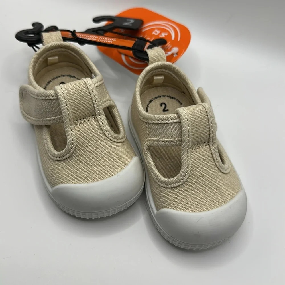 Kids (baby) size 2 Cream Canvas Shoes - Picture 2 of 6